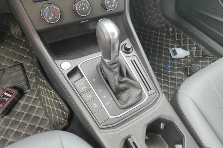 Used Volkswagen Lavida 2024 1.5L Automatic 5 Million Edition Gear Lever