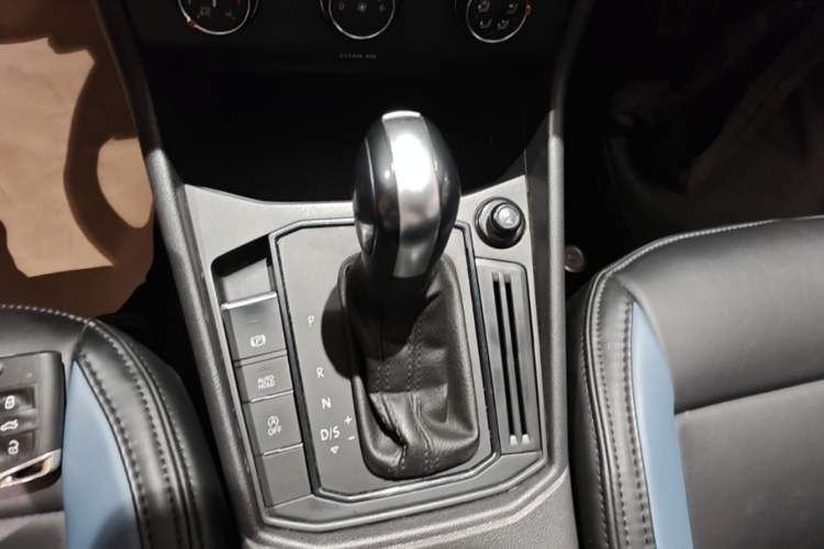 Used Volkswagen Lavida 2024 1.5L Automatic DeYi Edition Gear Lever