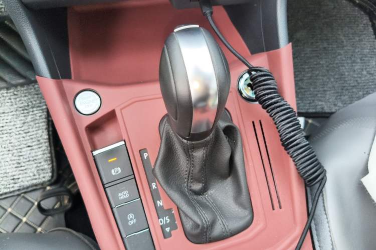Used Volkswagen Lavida 2024 1.5L Automatic 5 Million Edition Gear Lever