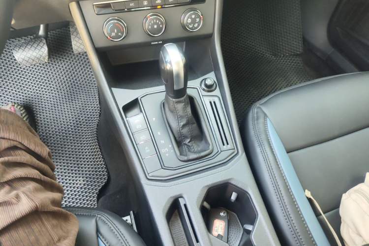 Used Volkswagen Lavida 2024 1.5L Automatic DeYi Edition Gear Lever