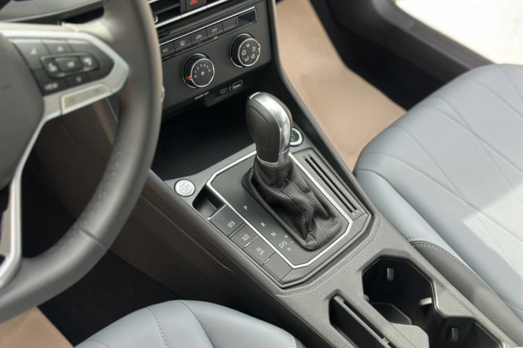 Used Volkswagen Lavida 2024 1.5L Automatic Starry Sky 5 Million Edition Gear Lever