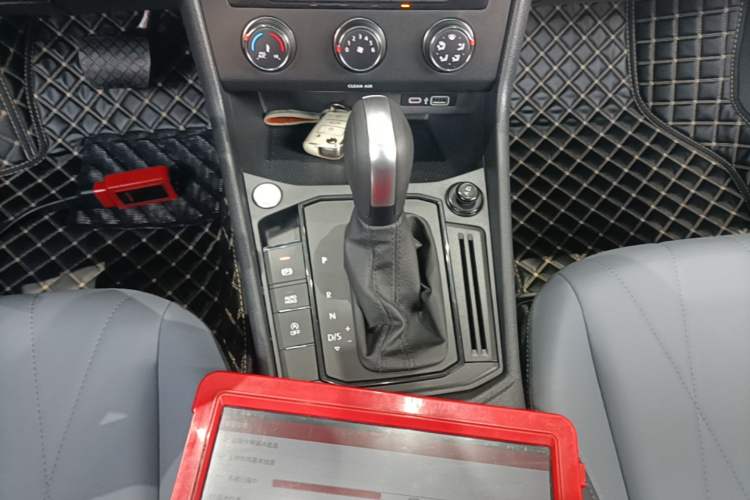 Used Volkswagen Lavida 2024 1.5L Automatic 5 Million Edition Gear Lever