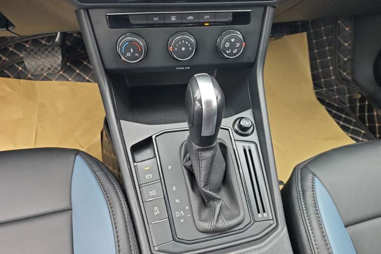 Used Volkswagen Lavida 2024 1.5L Automatic DeYi Edition Gear Lever