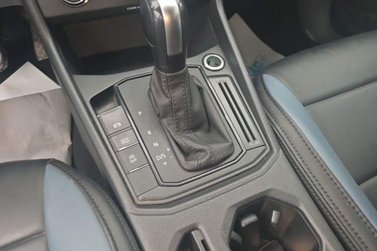 Used Volkswagen Lavida 2024 1.5L Automatic DeYi Edition Gear Lever