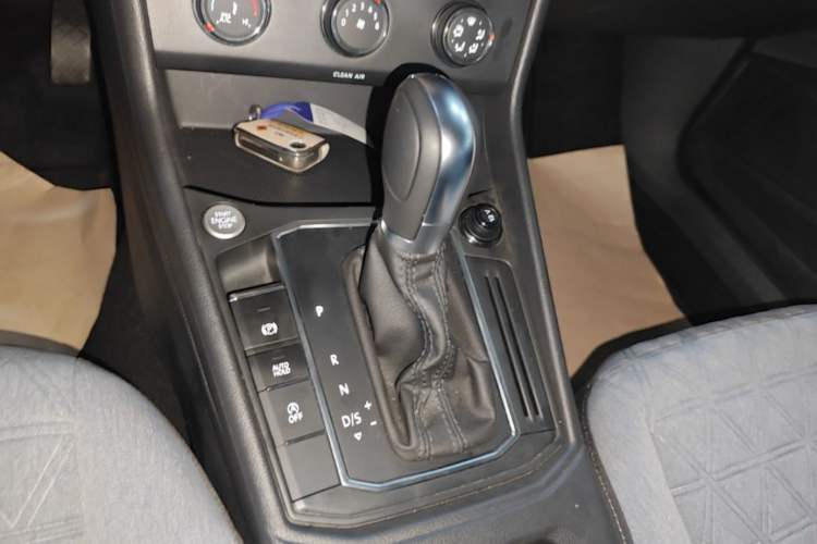 Used Volkswagen Lavida 2024 1.5L Automatic Full-Comfort Version Gear Lever