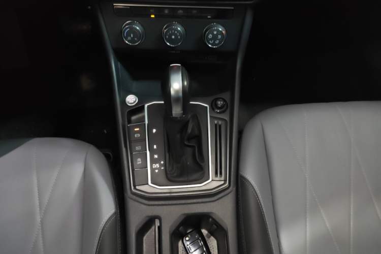 Used Volkswagen Lavida 2024 1.5L Automatic 5 Million Edition Gear Lever