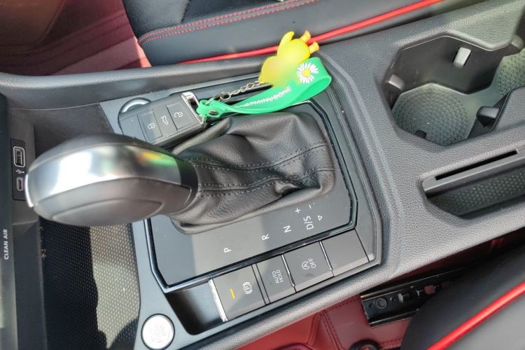 Used Volkswagen Lavida 2024 1.5L Automatic 5 Million Edition Gear Lever