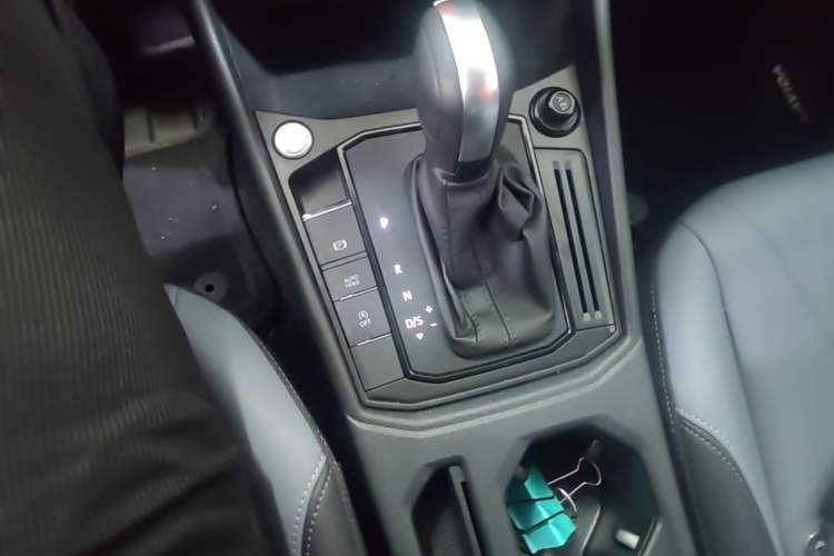 Used Volkswagen Lavida 2024 1.5L Automatic 5 Million Edition Gear Lever