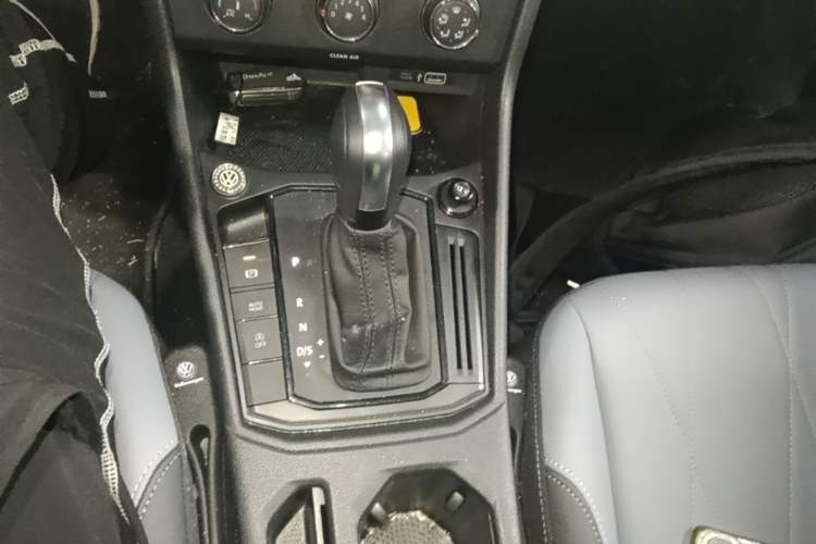 Used Volkswagen Lavida 2024 1.5L Automatic Starry Sky 5 Million Edition Gear Lever