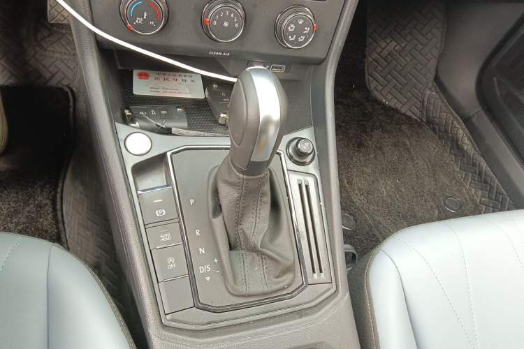 Used Volkswagen Lavida 2024 1.5L Automatic Starry Sky 5 Million Edition Gear Lever