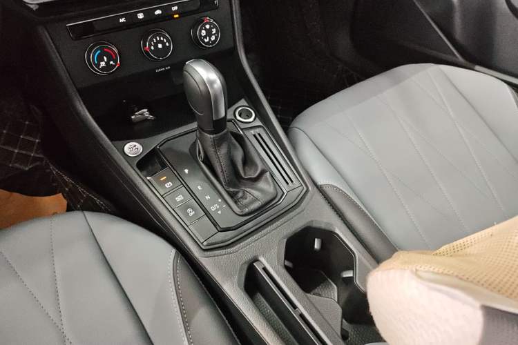 Used Volkswagen Lavida 2024 1.5L Automatic Starry Sky 5 Million Edition Gear Lever