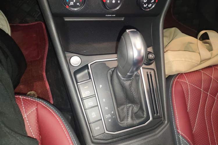 Used Volkswagen Lavida 2024 300TSI DSG Full-Comfort Edition Gear Lever