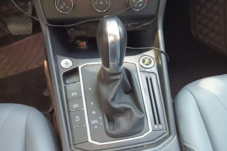 Used Volkswagen Lavida 2024 1.5L Automatic Starry Sky 5 Million Edition Gear Lever