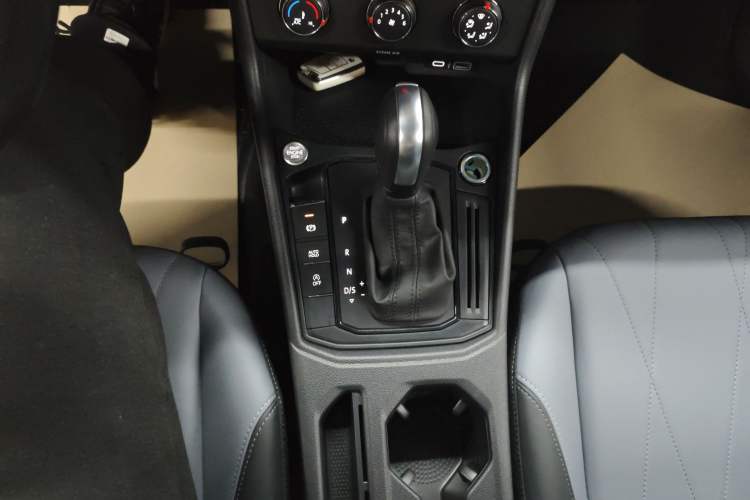 Used Volkswagen Lavida 2024 1.5L Automatic Starry Sky 5 Million Edition Gear Lever