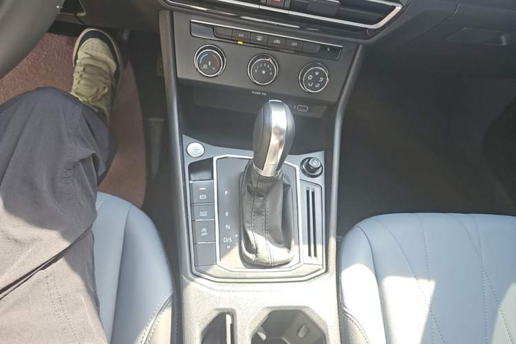 Used Volkswagen Lavida 2024 1.5L Automatic Starry Sky 5 Million Edition Gear Lever