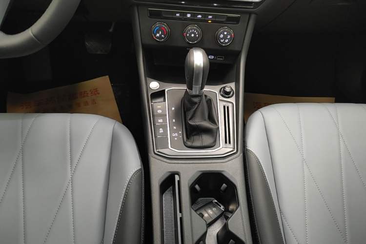 Used Volkswagen Lavida 2024 1.5L Automatic 5 Million Edition Gear Lever