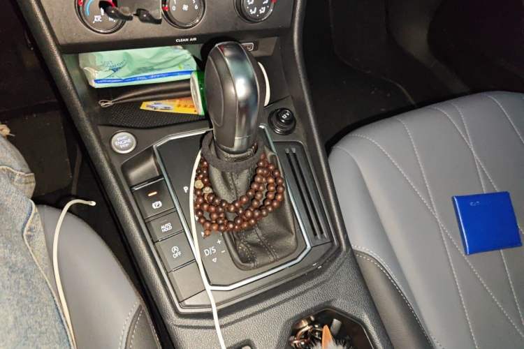 Used Volkswagen Lavida 2024 1.5L Automatic Starry Sky 5 Million Edition Gear Lever