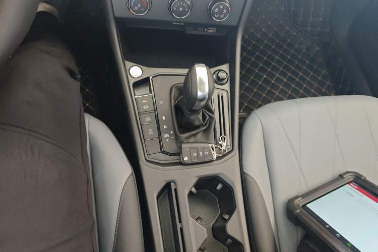 Used Volkswagen Lavida 2024 1.5L Automatic Starry Sky 5 Million Edition Gear Lever