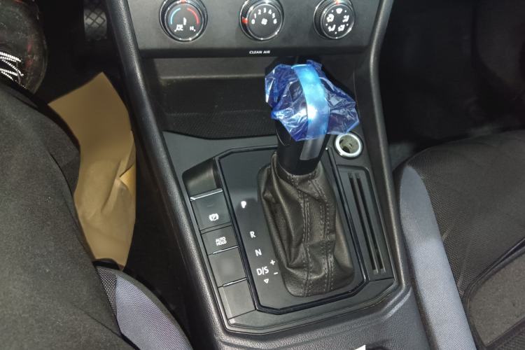 Used Volkswagen Lavida 2024 1.5L Automatic DeYi Edition Gear Lever