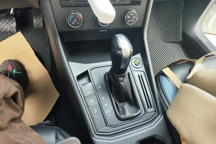 Used Volkswagen Lavida 2024 1.5L Automatic DeYi Edition Gear Lever