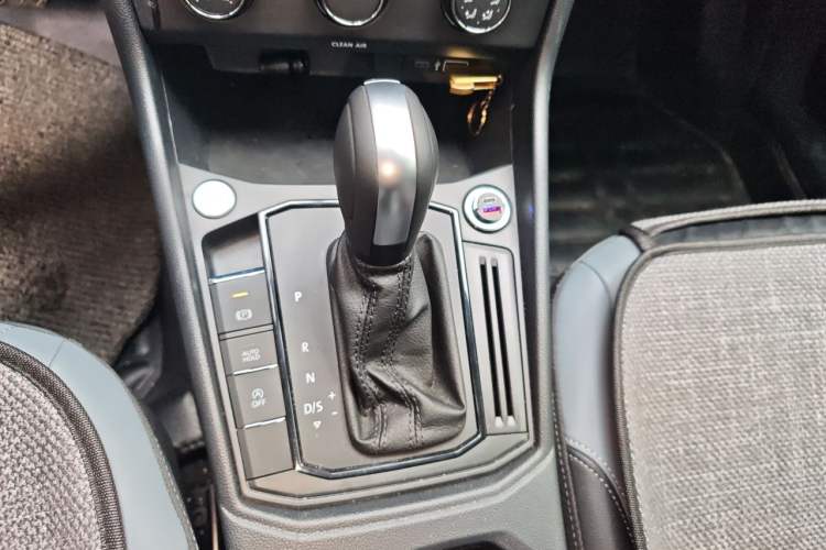 Used Volkswagen Lavida 2024 1.5L Automatic Starry Sky 5 Million Edition Gear Lever