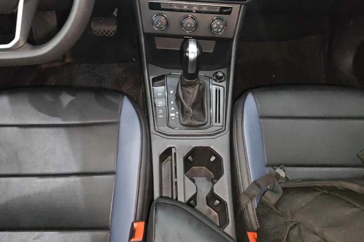 Used Volkswagen Lavida 2024 1.5L Automatic DeYi Edition Gear Lever