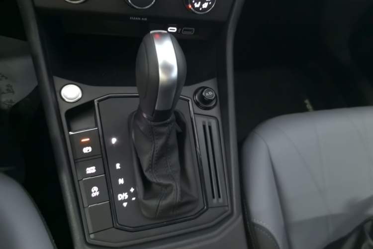 Used Volkswagen Lavida 2024 1.5L Automatic Starry Sky 5 Million Edition Gear Lever