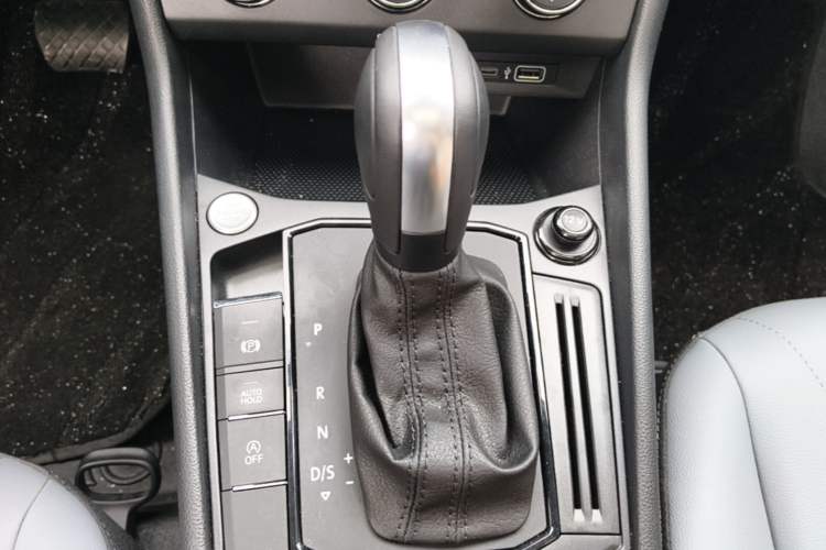 Used Volkswagen Lavida 2024 1.5L Automatic 5 Million Edition Gear Lever