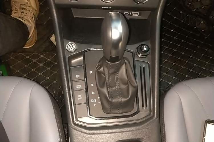 Used Volkswagen Lavida 2024 1.5L Automatic Starry Sky 5 Million Edition Gear Lever