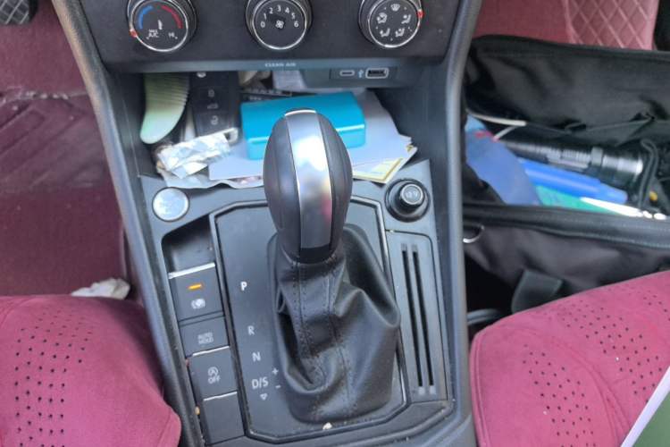 Used Volkswagen Lavida 2024 1.5L Automatic Starry Sky 5 Million Edition Gear Lever