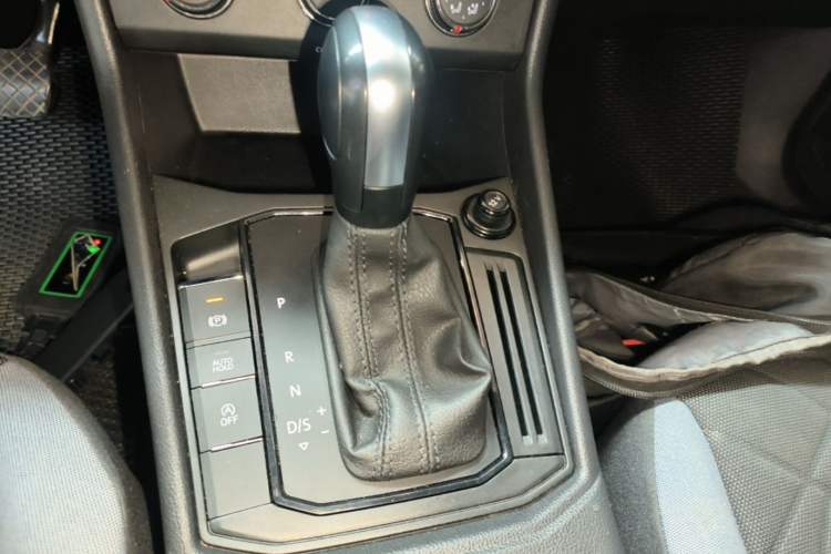 Used Volkswagen Lavida 2024 1.5L Automatic DeYi Edition Gear Lever