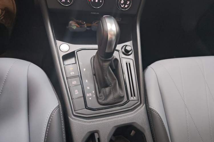 Used Volkswagen Lavida 2024 1.5L Automatic Starry Sky 5 Million Edition Gear Lever