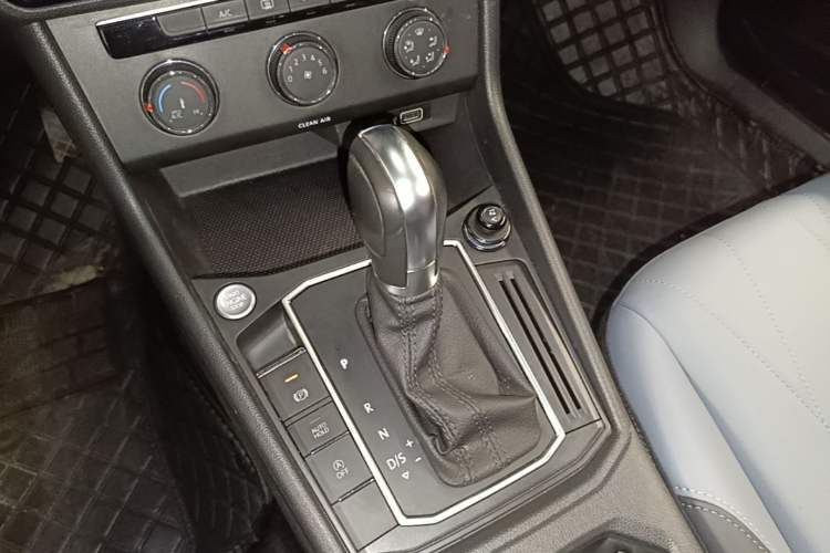 Used Volkswagen Lavida 2024 1.5L Automatic 5 Million Edition Gear Lever