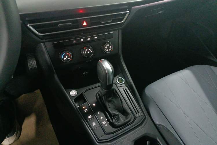 Used Volkswagen Lavida 2024 1.5L Automatic Starry Sky 5 Million Edition Gear Lever