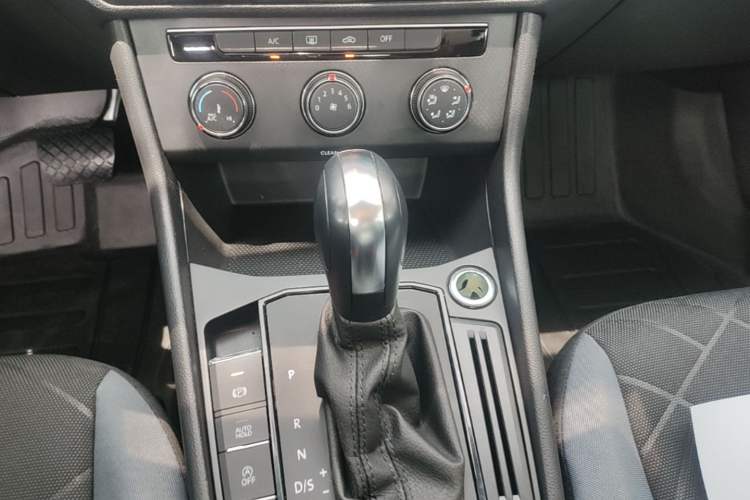 Used Volkswagen Lavida 2024 1.5L Automatic DeYi Edition Gear Lever