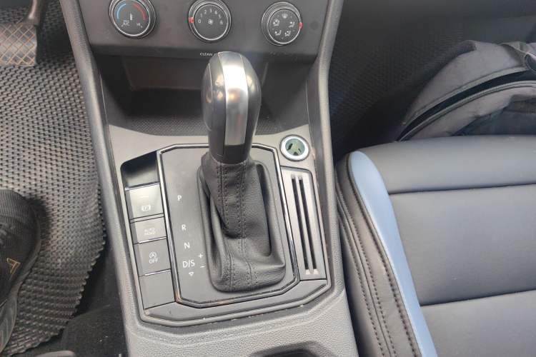 Used Volkswagen Lavida 2024 1.5L Automatic DeYi Edition Gear Lever