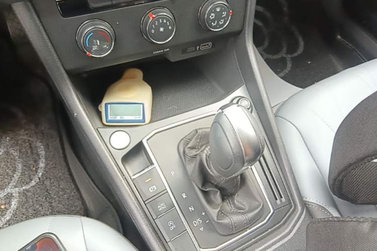Used Volkswagen Lavida 2024 1.5L Automatic 5 Million Edition Gear Lever