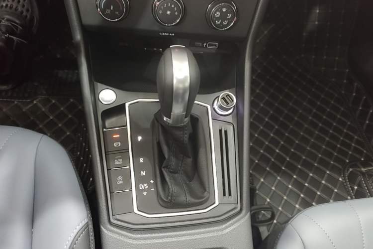 Used Volkswagen Lavida 2024 1.5L Automatic Starry Sky 5 Million Edition Gear Lever