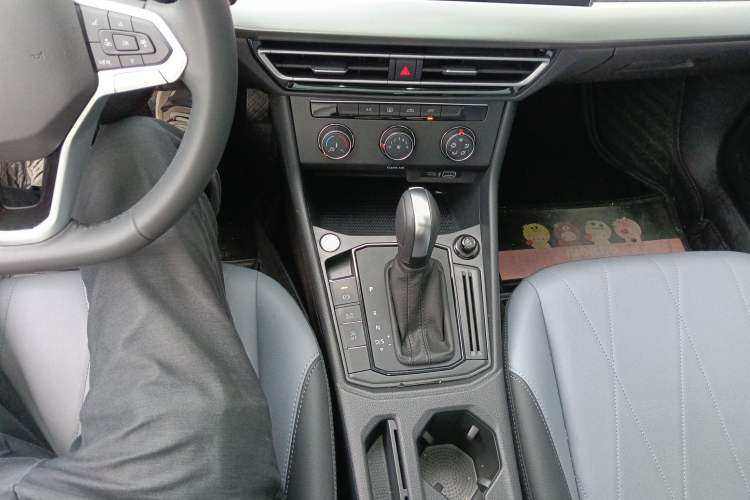 Used Volkswagen Lavida 2024 1.5L Automatic Starry Sky 5 Million Edition Gear Lever
