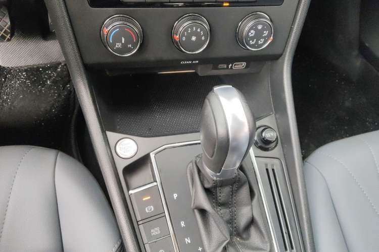 Used Volkswagen Lavida 2024 1.5L Automatic 5 Million Edition Gear Lever