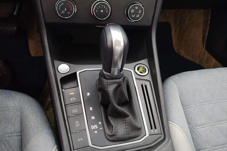 Used Volkswagen Lavida 2024 300TSI DSG Full-Comfort Edition Gear Lever