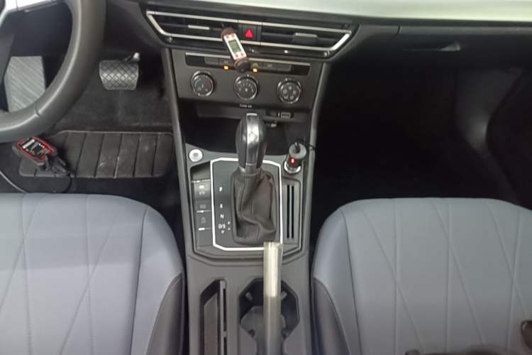 Used Volkswagen Lavida 2024 1.5L Automatic Starry Sky 5 Million Edition Gear Lever