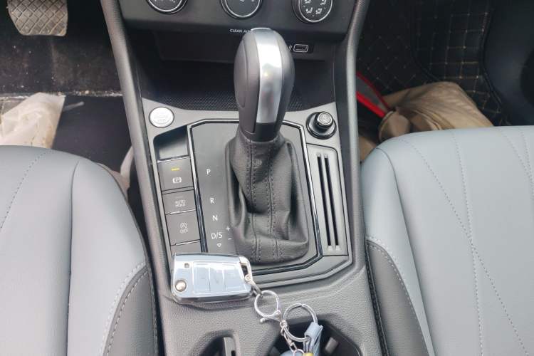 Used Volkswagen Lavida 2024 1.5L Automatic Starry Sky 5 Million Edition Gear Lever