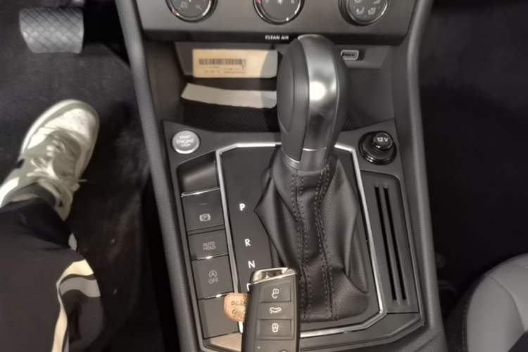 Used Volkswagen Lavida 2024 1.5L Automatic Starry Sky 5 Million Edition Gear Lever