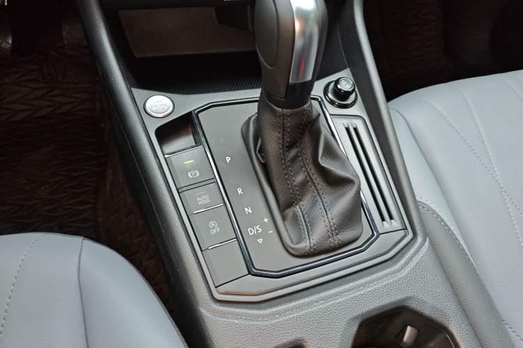 Used Volkswagen Lavida 2024 1.5L Automatic Starry Sky 5 Million Edition Gear Lever
