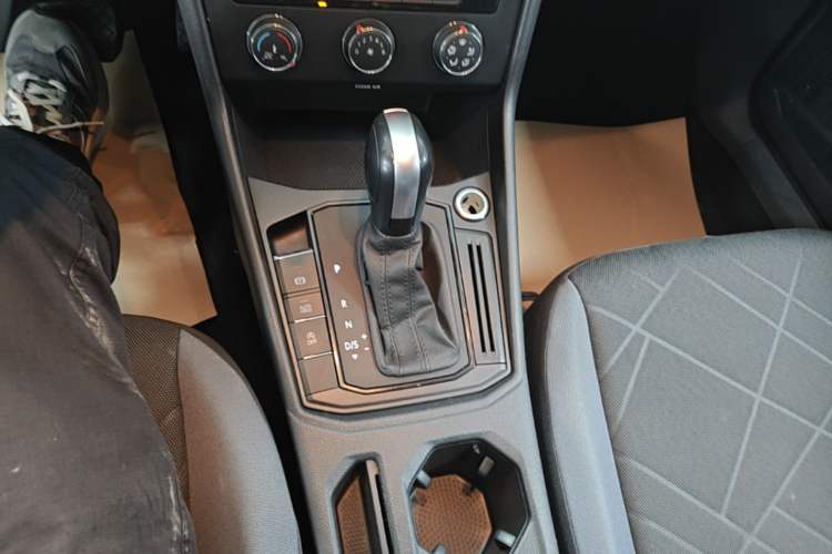 Used Volkswagen Lavida 2024 1.5L Automatic DeYi Edition Gear Lever