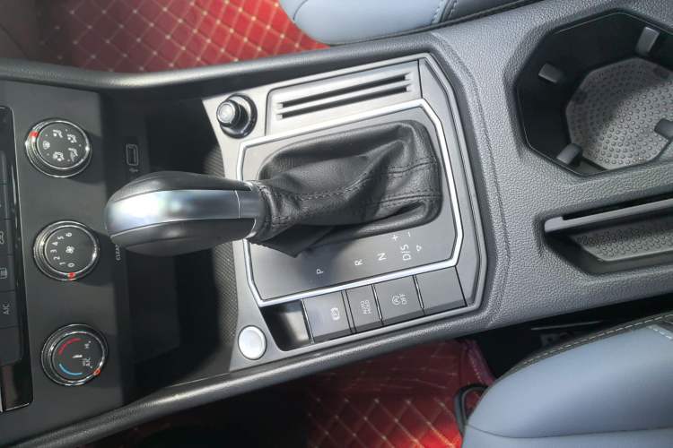Used Volkswagen Lavida 2024 1.5L Automatic 5 Million Edition Gear Lever