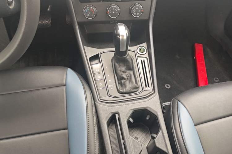 Used Volkswagen Lavida 2024 1.5L Automatic DeYi Edition Gear Lever