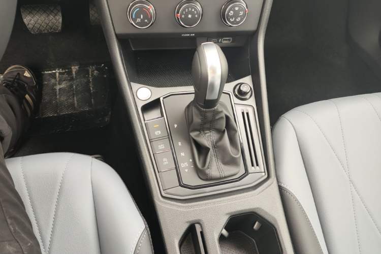 Used Volkswagen Lavida 2024 1.5L Automatic Starry Sky 5 Million Edition Gear Lever