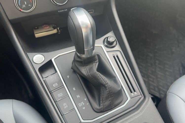Used Volkswagen Lavida 2024 1.5L Automatic 5 Million Edition Gear Lever